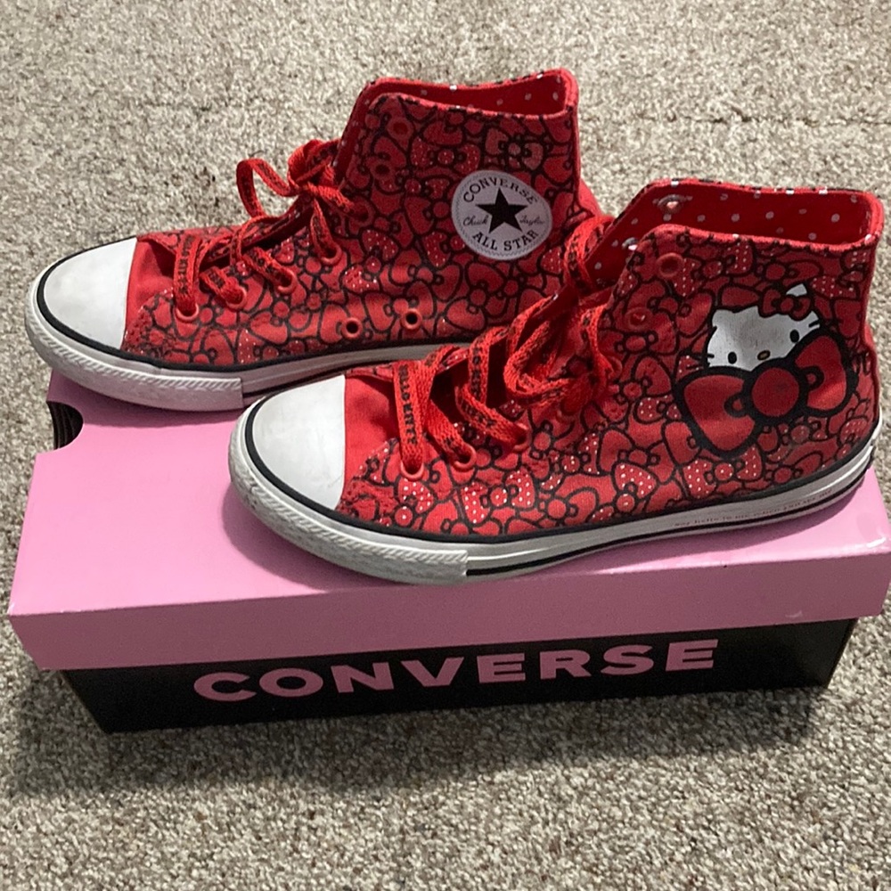 Hello Kitty Converse